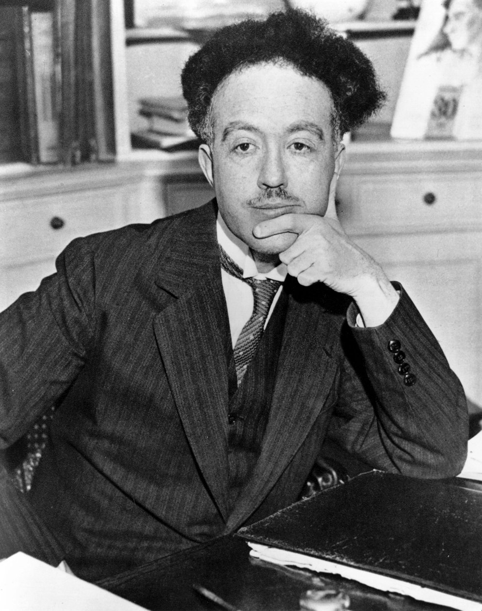 लुई विक्टर ब्रोगली, फ्रांसीसी भौतिक विज्ञानी, c 1930s द्वारा अज्ञात अज्ञात