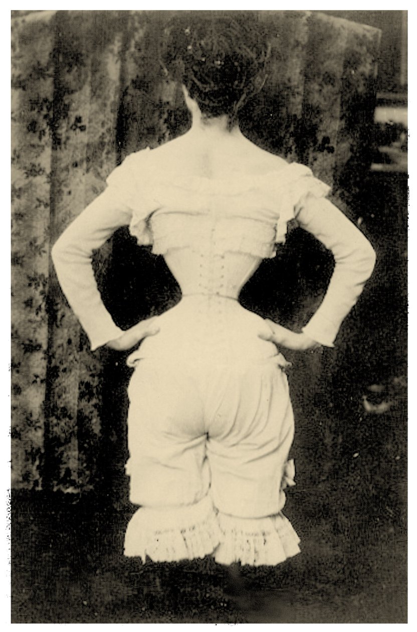 कोर्सेट पहने महिला c.1865 (फोटो) द्वारा अज्ञात अज्ञात