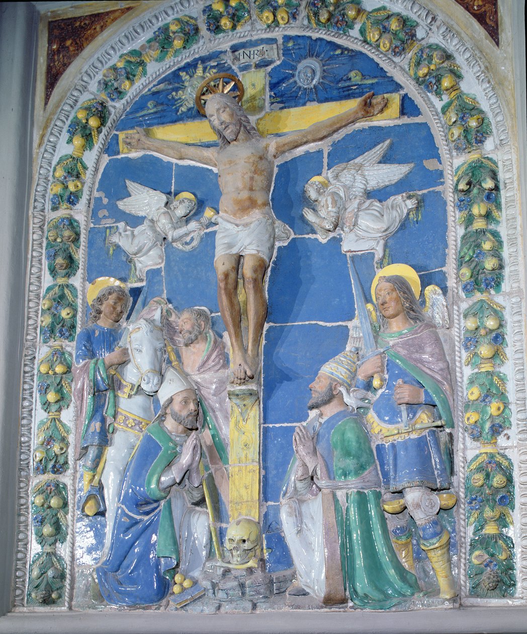 Crucifixion, बेस रिलीफ (टिन चमकता हुआ मिट्टी के बरतन) द्वारा लुका डेला रोबिया