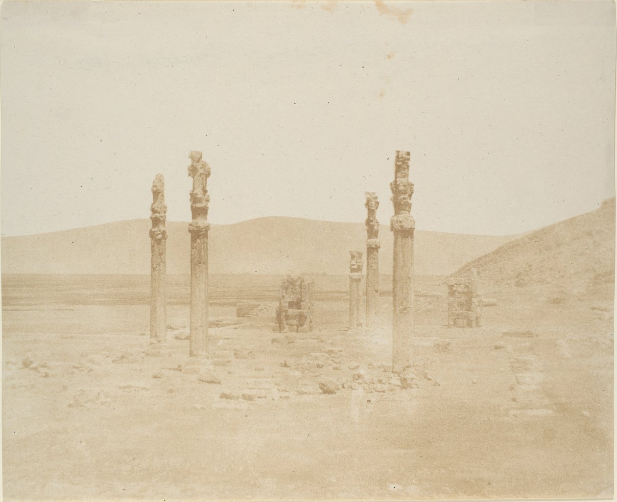 पहली छत पर रुईन, पर्सेपोलिस, 1858। द्वारा लुइगी पेस