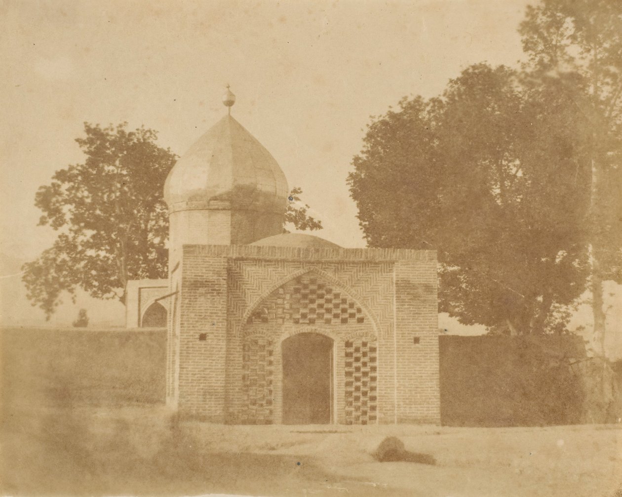 1859 में तेहरान में खिवा के खान का मकबरा। द्वारा लुइगी पेस