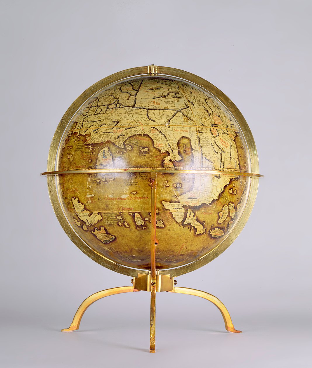 टेरेस्ट्रियल ग्लोब, एक जोड़ी जिसे 'ब्रिक्सन' ग्लोब के नाम से जाना जाता है, c.1522 (लकड़ी पर कलम और स्याही, पानी के रंग और गौचे) द्वारा मार्टिन (c.1470-1521) (बाद) वाल्डसमुलर
