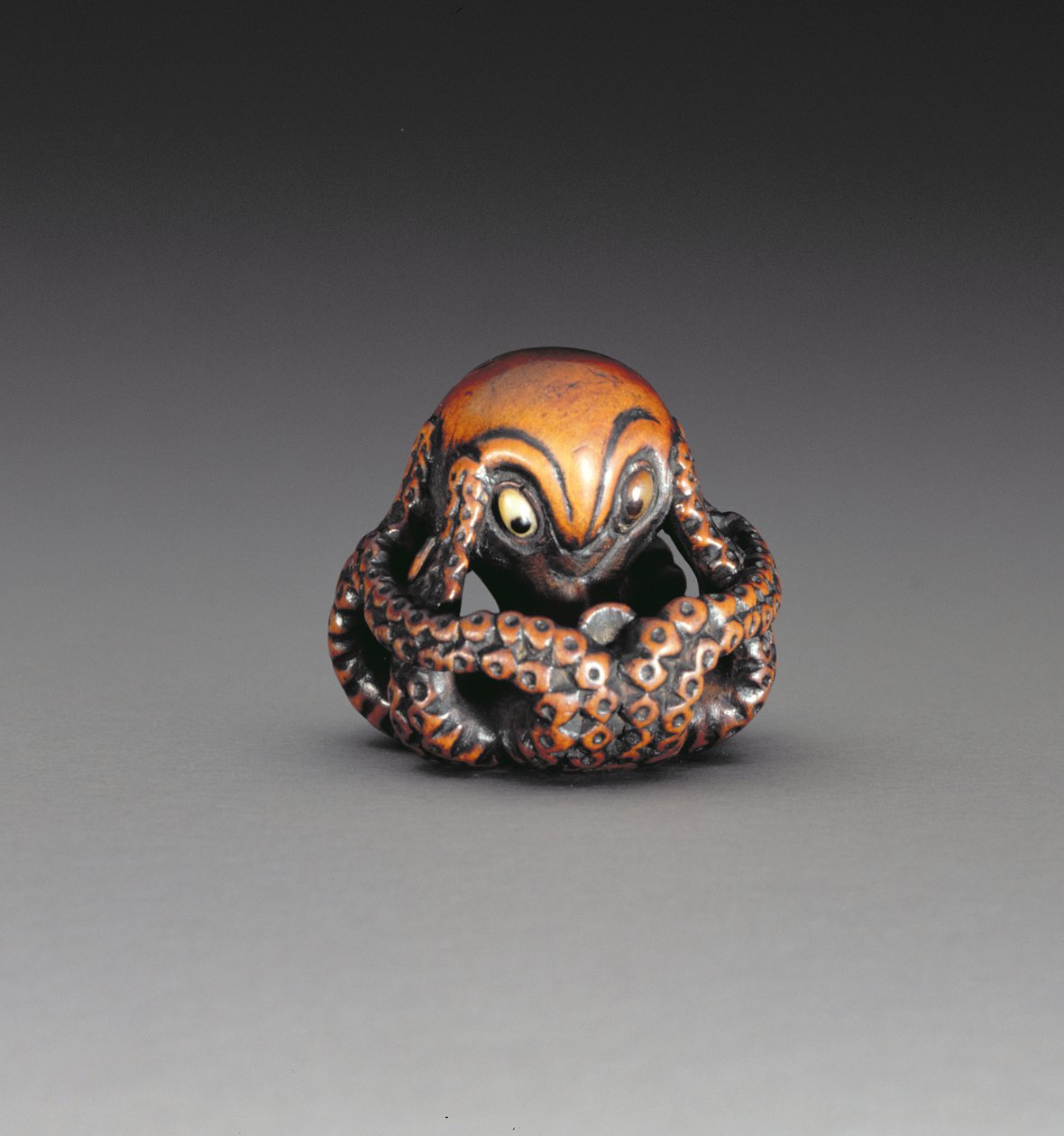 एक ऑक्टोपस का चित्रण करने वाला नेट्स्यू, c.1760-70 (लकड़ी और जड़ा हुआ सींग) (रिवर्स देखने के लिए 193822) द्वारा Masanao