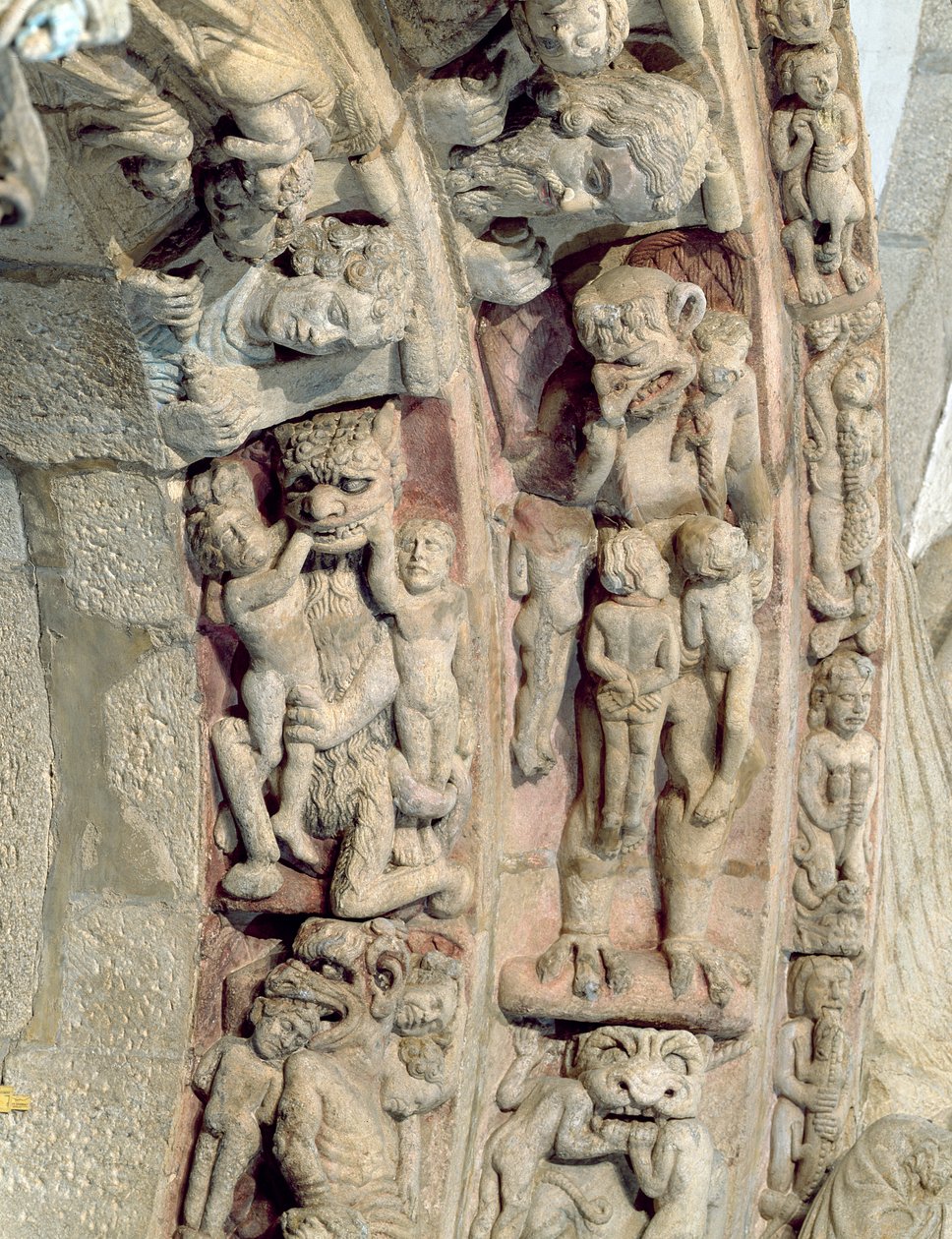 नर्क पत्थर के दृश्यों के साथ पोर्टिको डे ला ग्लोरिया का विस्तार द्वारा मास्टर मातेओ