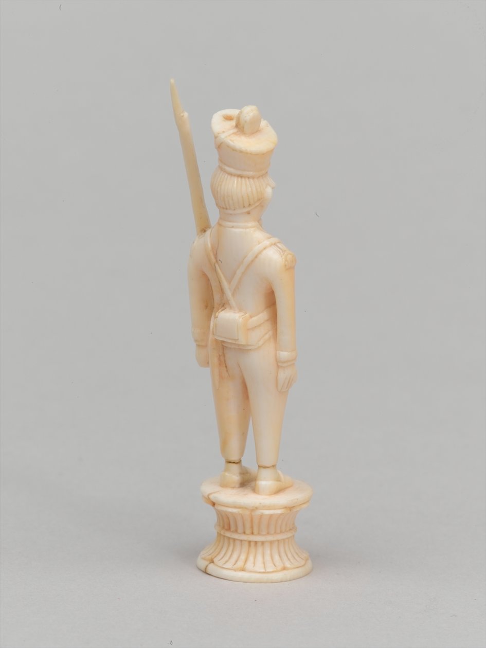 सफेद मोहरा, शतरंज का टुकड़ा, भारत, 1820 लगभग द्वारा कोटिवी के मास्टर