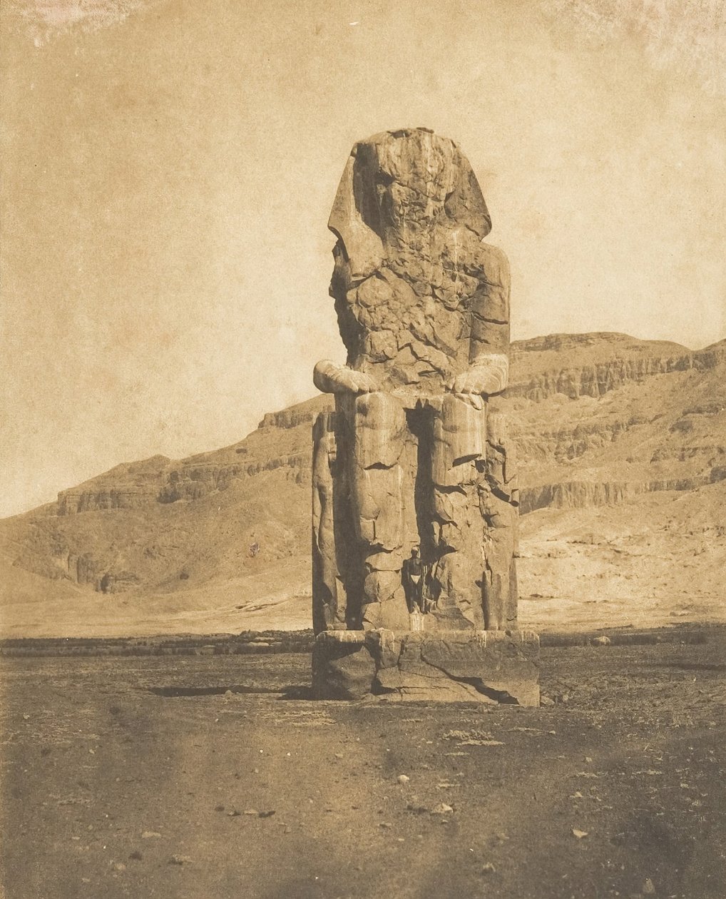 एमेनोफिस III का मोनोलिथिक कोलोसस, थेब्स में, 1849-50। द्वारा मैक्सिम डू कैंप