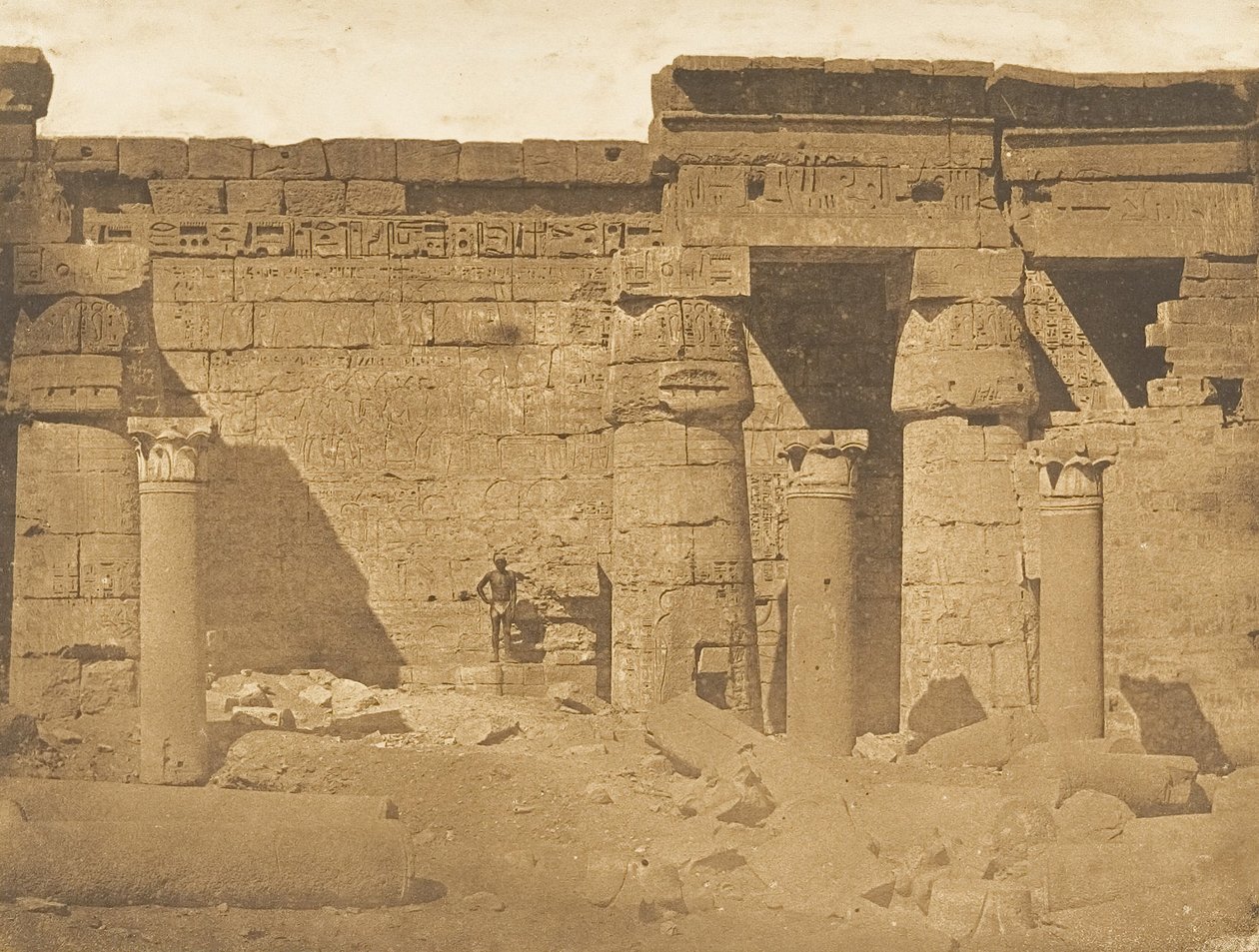 मेडिनेट-हाबौ थेब्स रेमेन्स ऑफ ए कॉप्टिक चर्च, 1849-50 में रामसेस-मीयामौन पैलेस का प्रांगण। द्वारा मैक्सिम डू कैंप
