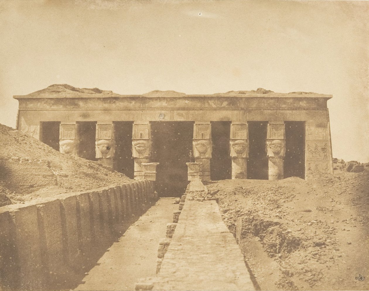 डेंडेरा टेन्टिरिस में अथोर के मंदिर का अग्रभाग, 1849-50। द्वारा मैक्सिम डू कैंप