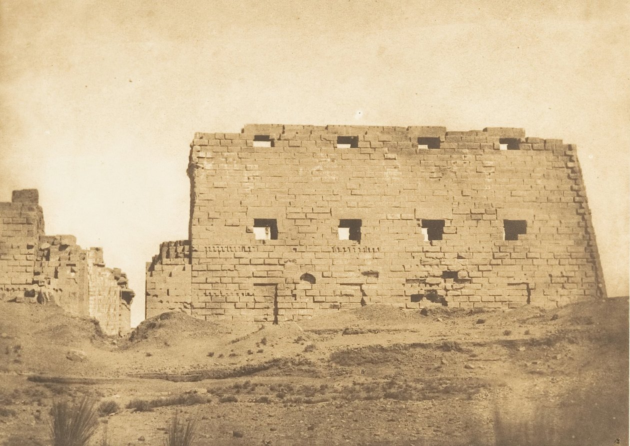कर्नाक के महल का महान तोरण, थेब्स, 1849-50। द्वारा मैक्सिम डू कैंप
