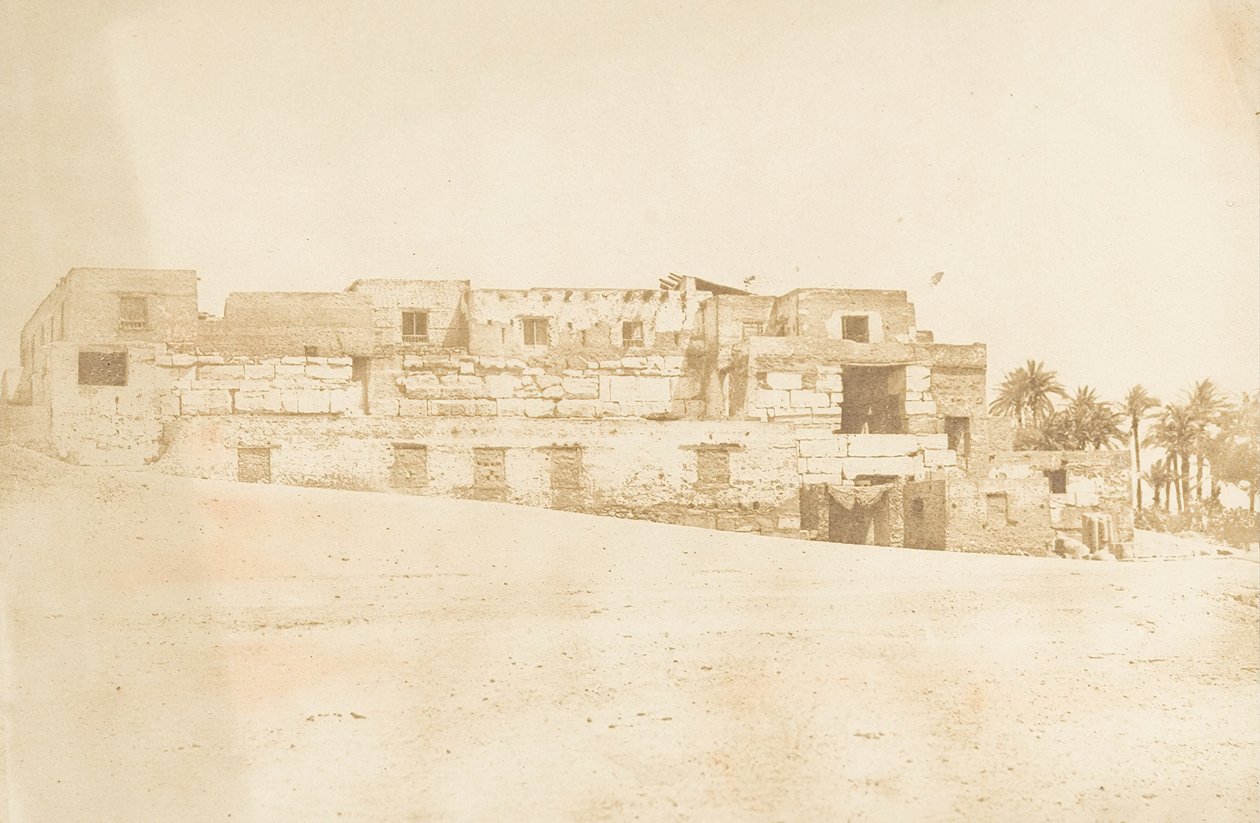 1849-50 में पैलेस की छत पर बने लक्सर के स्पैन्ड्रेल के चालक दल का आवास। द्वारा मैक्सिम डू कैंप