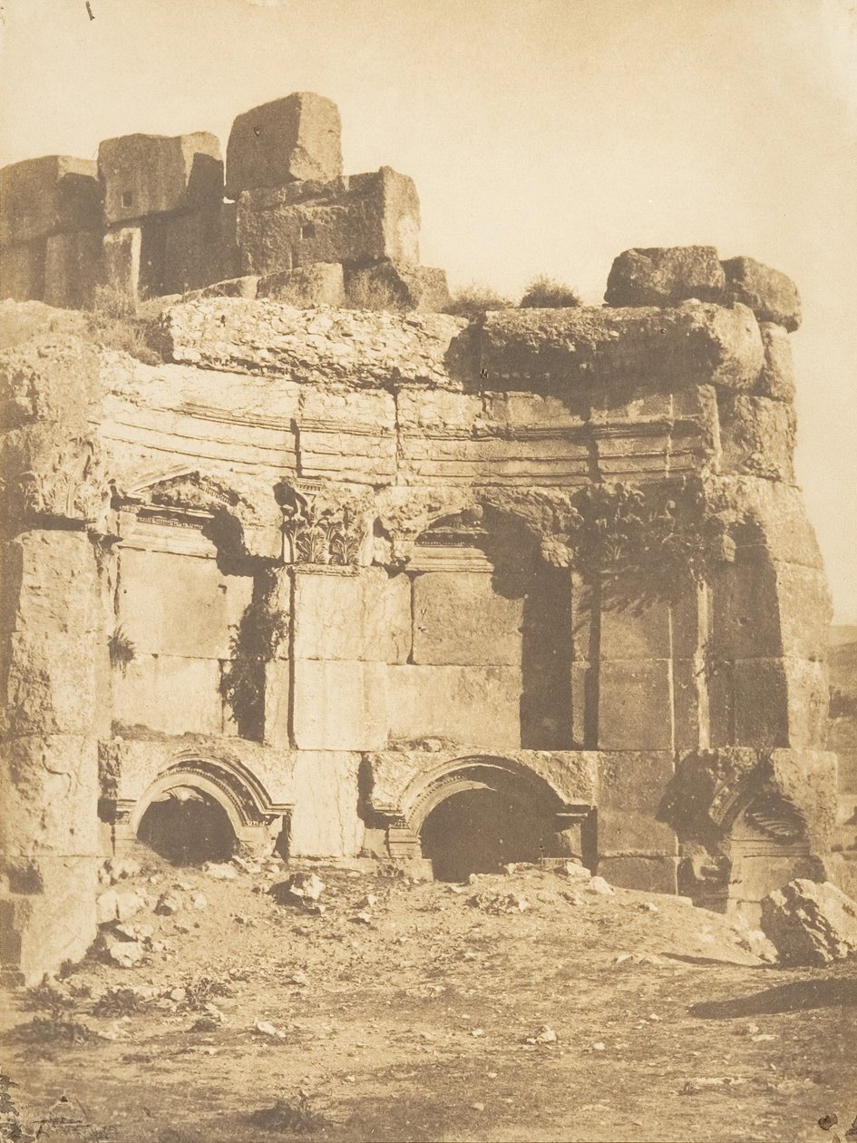 बालबेक में मंदिर के बाड़े का गोला, 15 सितंबर, 1850। द्वारा मैक्सिम डू कैंप