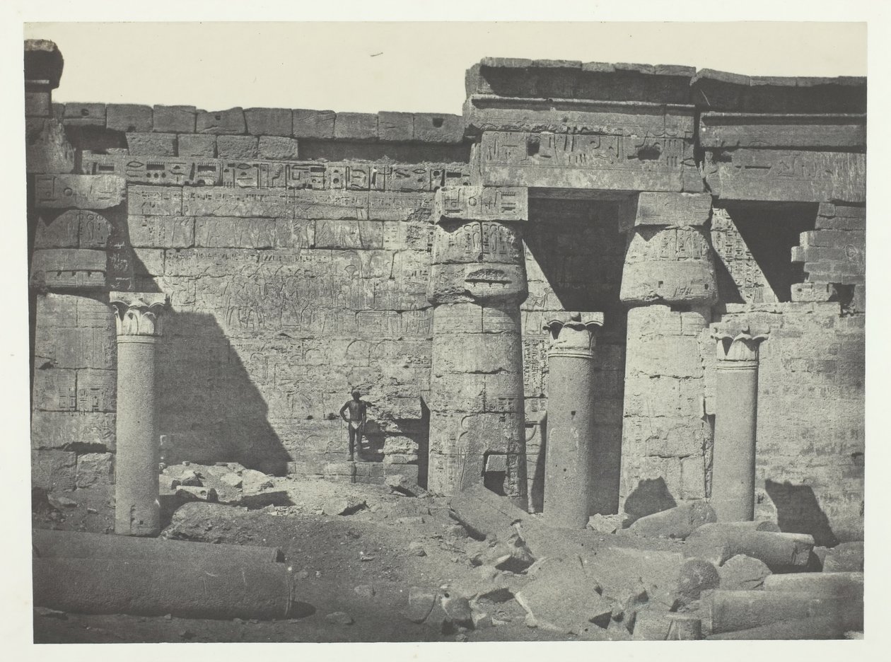 मेडिनेट-हबौ, पेरिस्टाइल ऑफ़ द पैलेस ऑफ़ रामसेस-मियामौन, थेब्स, 184951, 1852 मुद्रित। द्वारा मैक्सिम डू कैंप