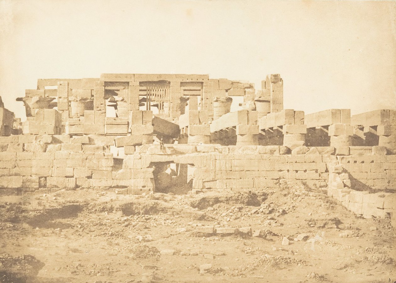 कर्णक थेब्स के महल के हाइपोस्टाइल हॉल का दक्षिणी द्वार, 1849-50। द्वारा मैक्सिम डू कैंप
