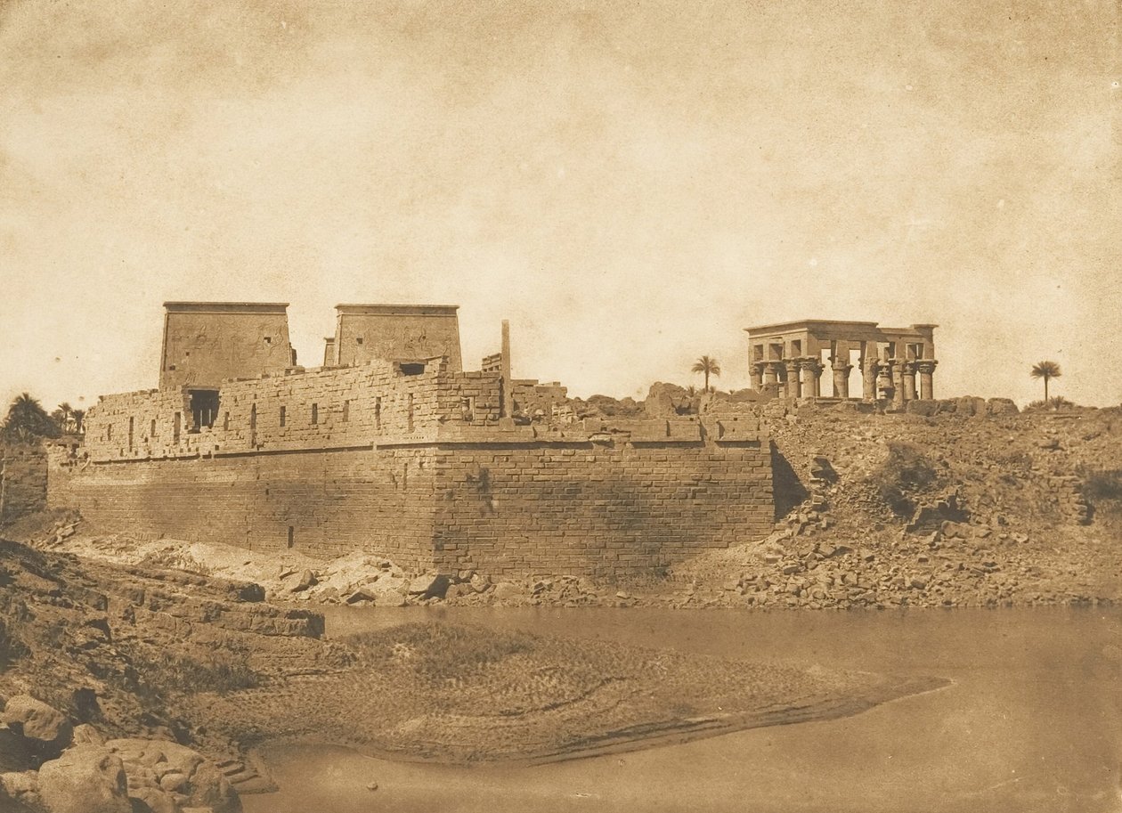 फिलै द्वीप का सामान्य दृश्य, बेगुएह द्वीप के दक्षिणी सिरे से लिया गया, 1849-50 द्वारा मैक्सिम डू कैंप