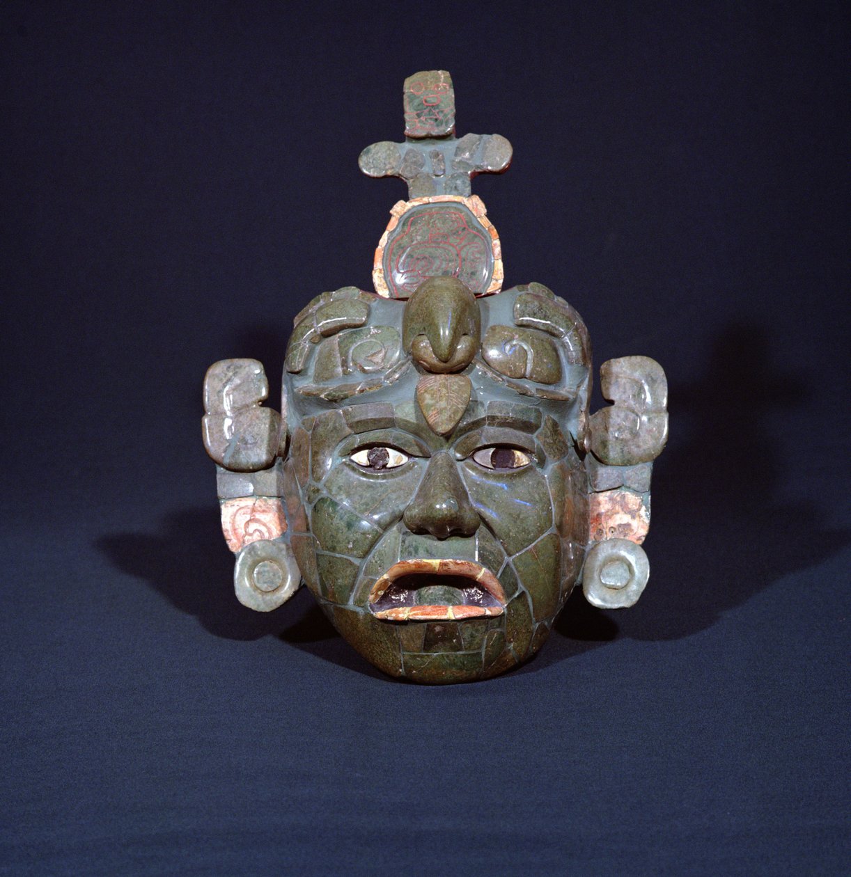 तिकाल, पेटेन, ग्वाटेमाला से प्रारंभिक शास्त्रीय काल (c.200-600 ईस्वी) (जेड, मोती अंड पाइराइट की मां) (देखें 238269) द्वारा माया