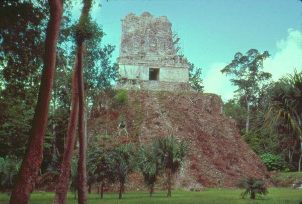 मंदिर II, टिकल द्वारा माया