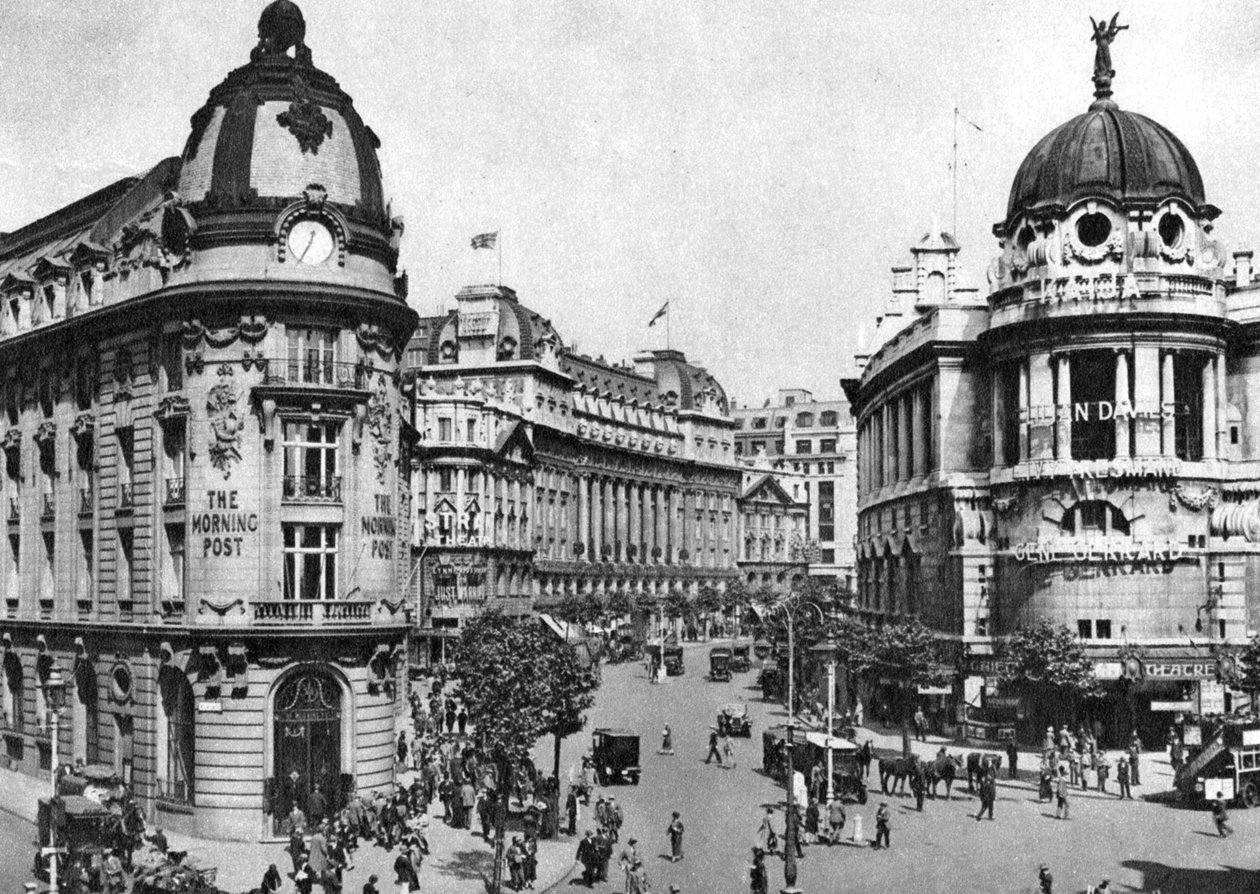 एल्डविक क्रीसेंट, लंदन, 1926-1927 का पश्चिमी प्रवेश द्वार द्वारा McLeish