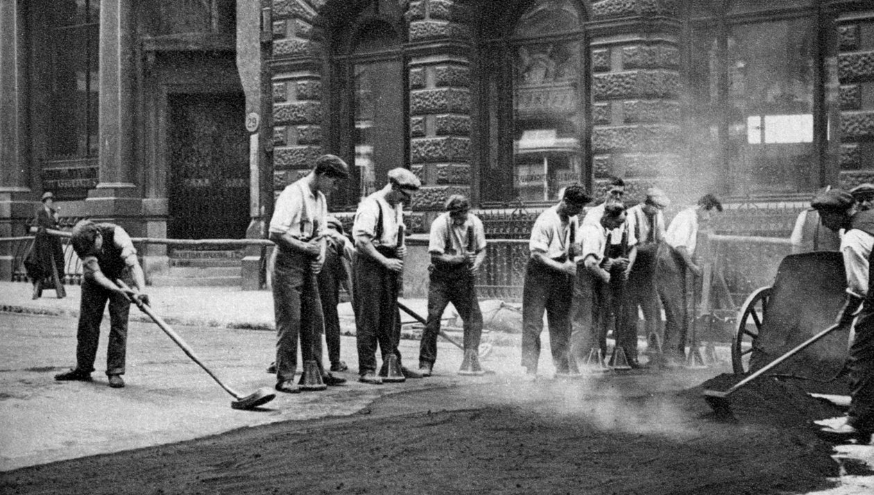 लंदन, 1926-1927 में कॉर्नहिल में टार और डामर बिछाने वाले श्रमिक द्वारा McLeish