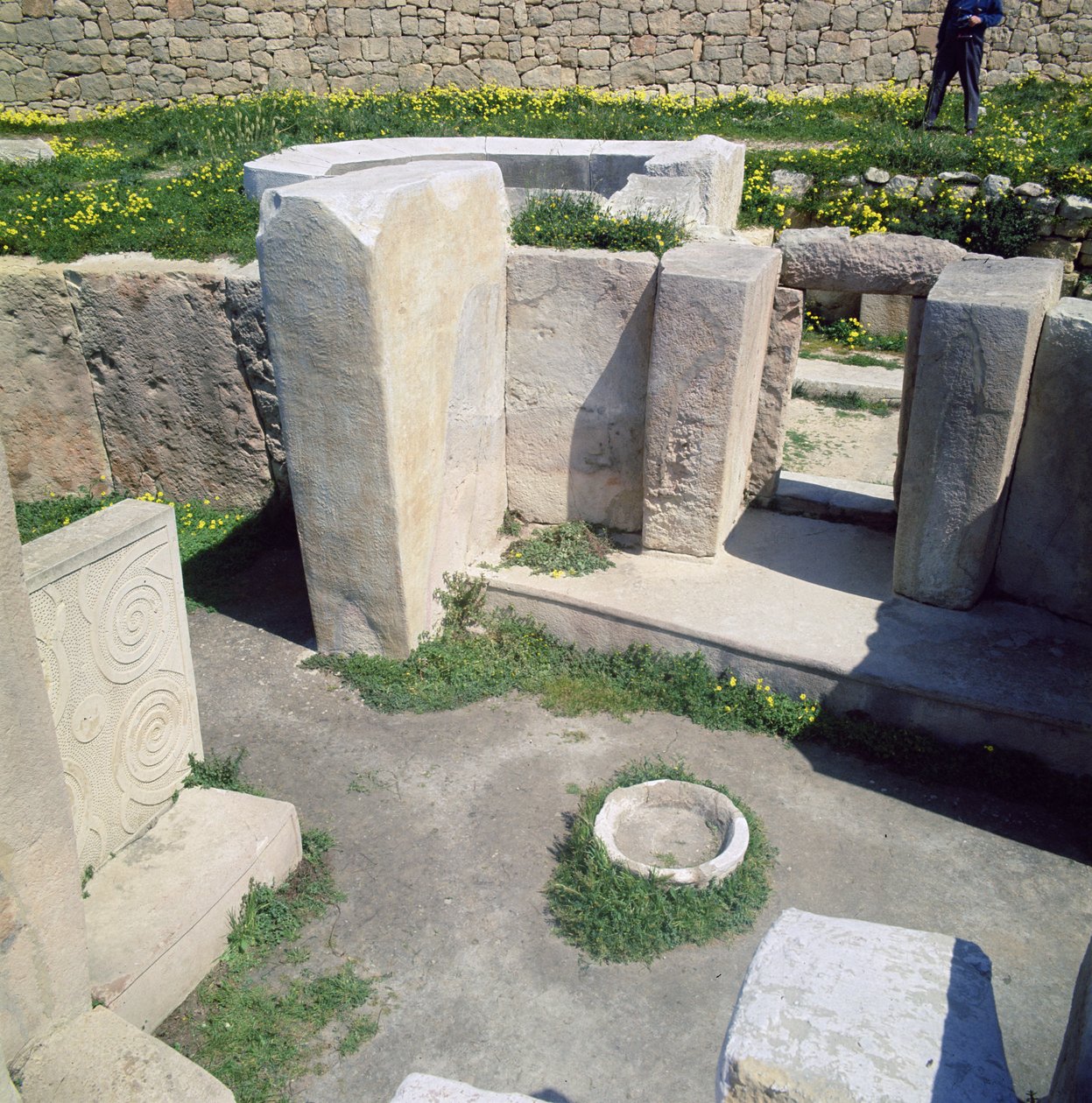 मेगालिथिक मंदिर स्थल, c.30000-c.25000 ई.पू. द्वारा बड़े पत्थरों का बना