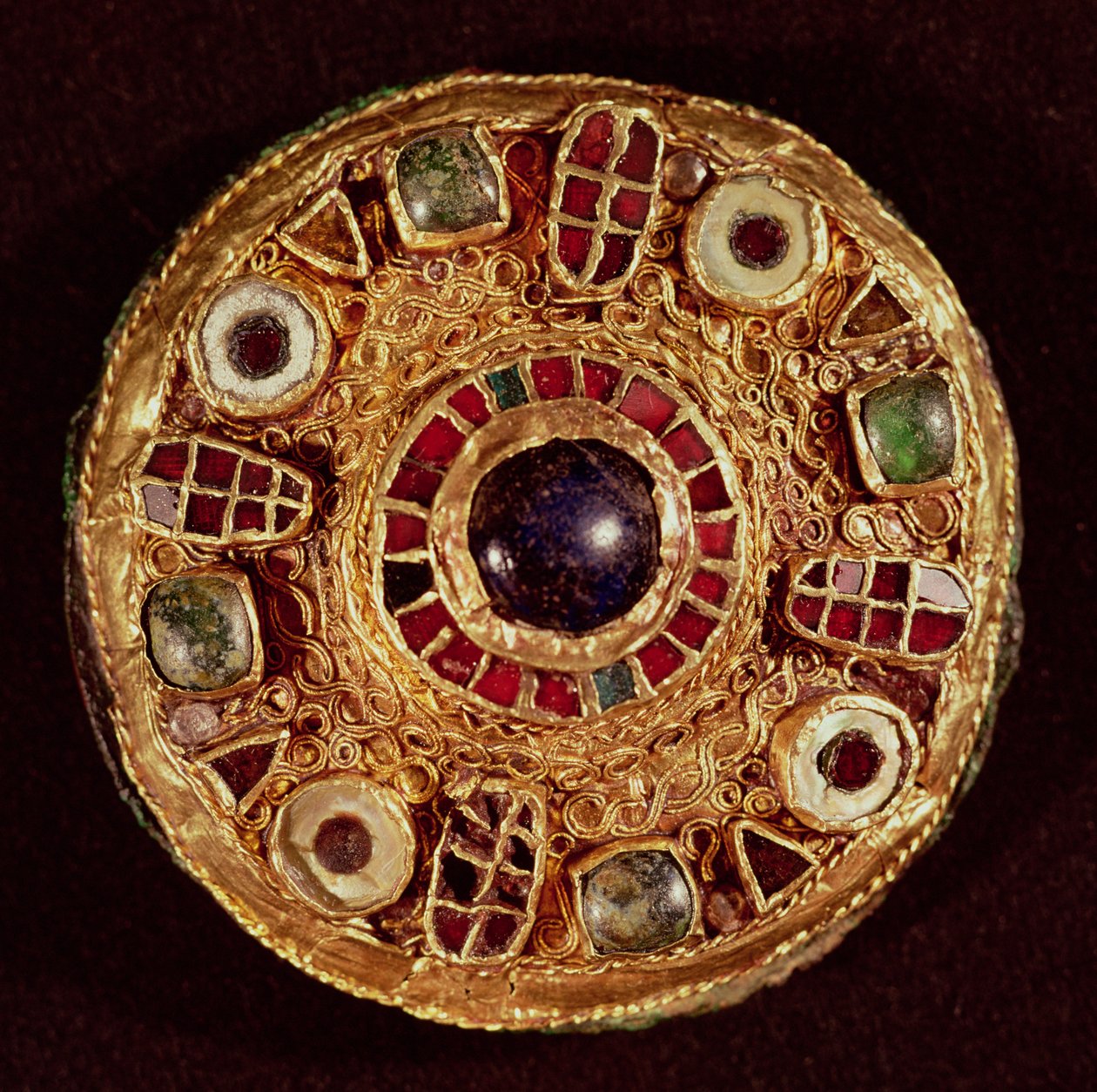 गोल ब्रोच (सोना और क्लोइज़न एनामेल) द्वारा Merovingian