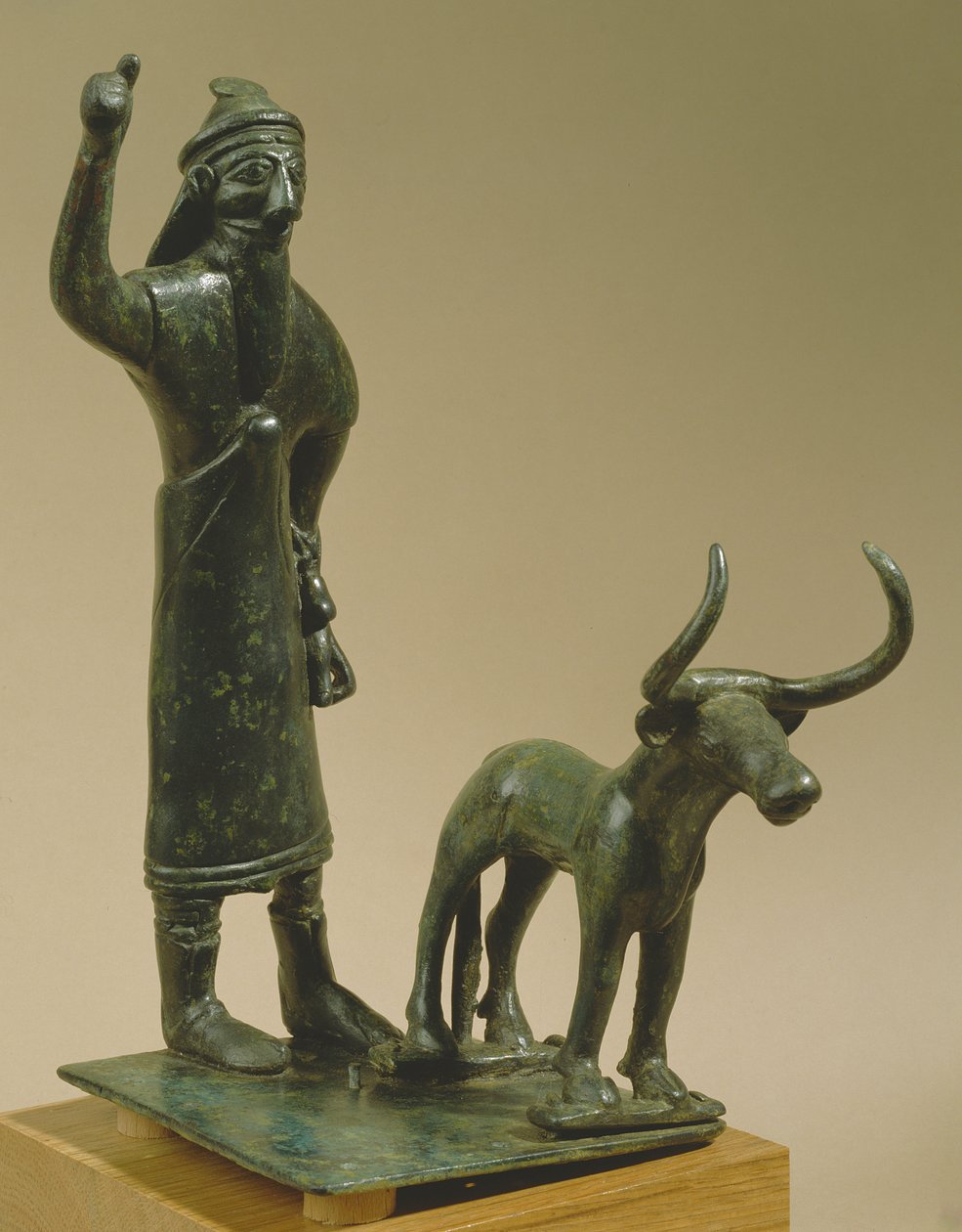 एक बैल के साथ आदमी, उर, हम्मुराबी काल से, c.1800-1600 ईसा पूर्व (कांस्य) द्वारा मेसोपोटामियन मेसोपोटामियन