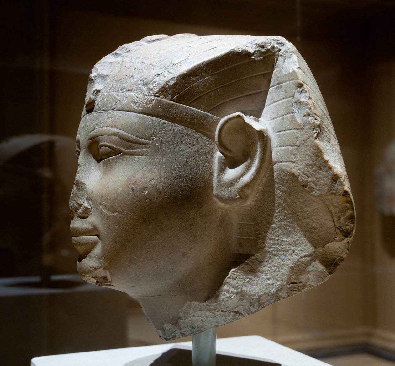 एक राजा के प्रमुख, संभवतः शंखकेर मेंतुहोटेप III, c.2000–1988 ई.पू. द्वारा मध्य साम्राज्य मिस्र
