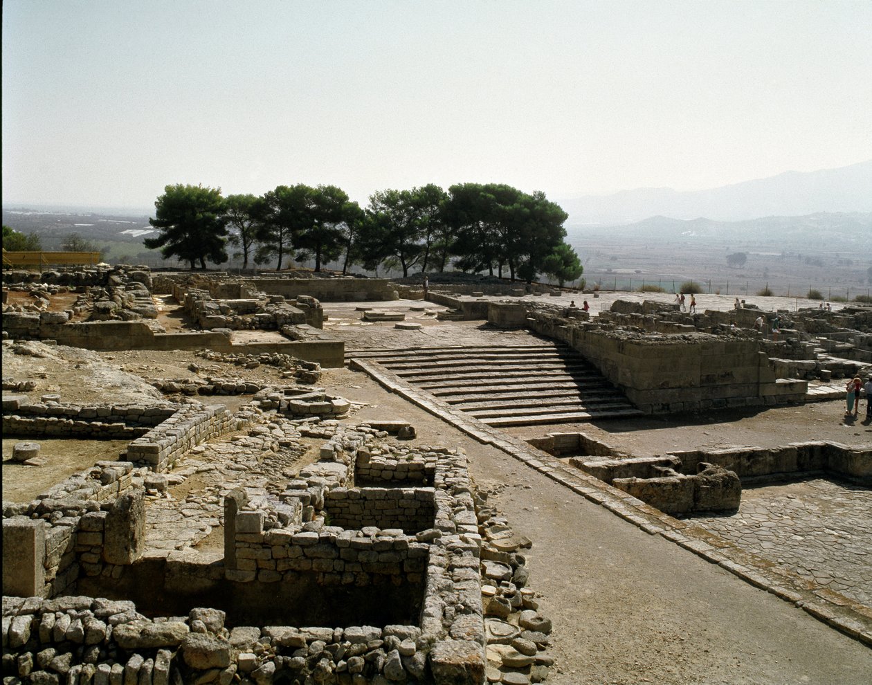 2700-1200 ई.पू., फिस्टोस के खंडहरों का दृश्य द्वारा Minoan