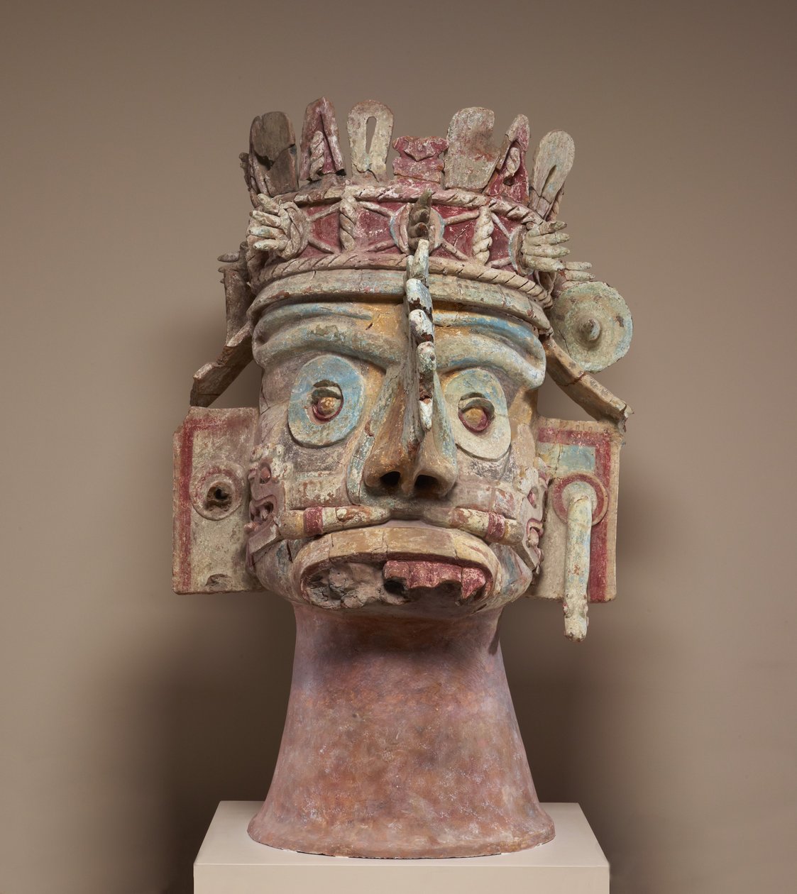 बारिश के देवता टाललोक के प्रमुख, स्वर्गीय पोस्टक्लासिक अवधि, c.1300-1521 (चीनी मिट्टी, टुफा, प्लास्टर और पेंट) द्वारा मिक्सटेक मिक्सटेक