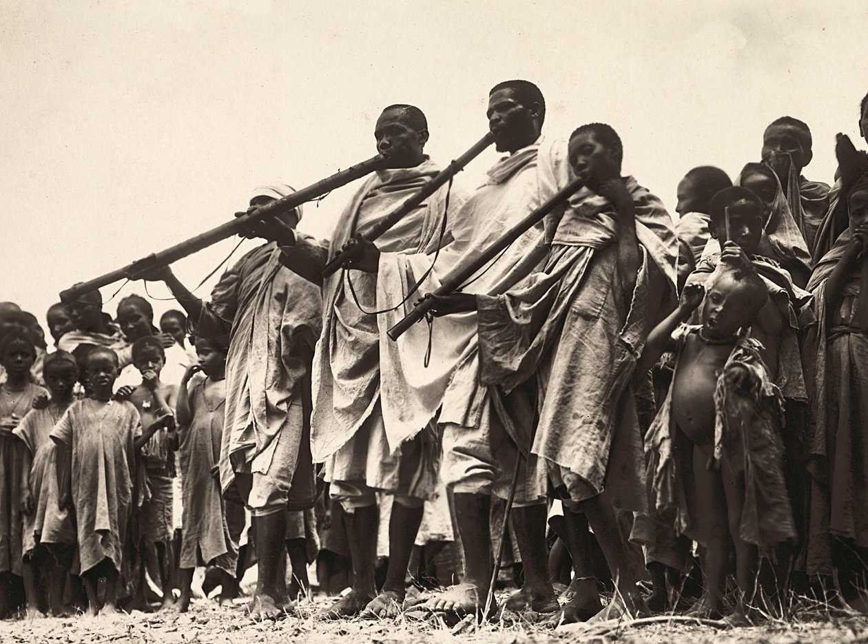 फासिस्ट युग में 'बिल्डिंग ए एम्पायर': एबिसिनियन संगीतकार, 09/05/1936 (बी/डब्ल्यू फोटो) द्वारा मोडेस्टिनो बाल्डिनेटी