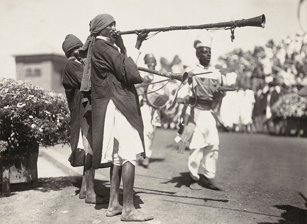 फासीवादी युग में 'बिल्डिंग ए एम्पायर': एबिसिनियन संगीतकार, 09/05/1936 (बी/डब्ल्यू फोटो) द्वारा मोडेस्टिनो बाल्डिनेटी