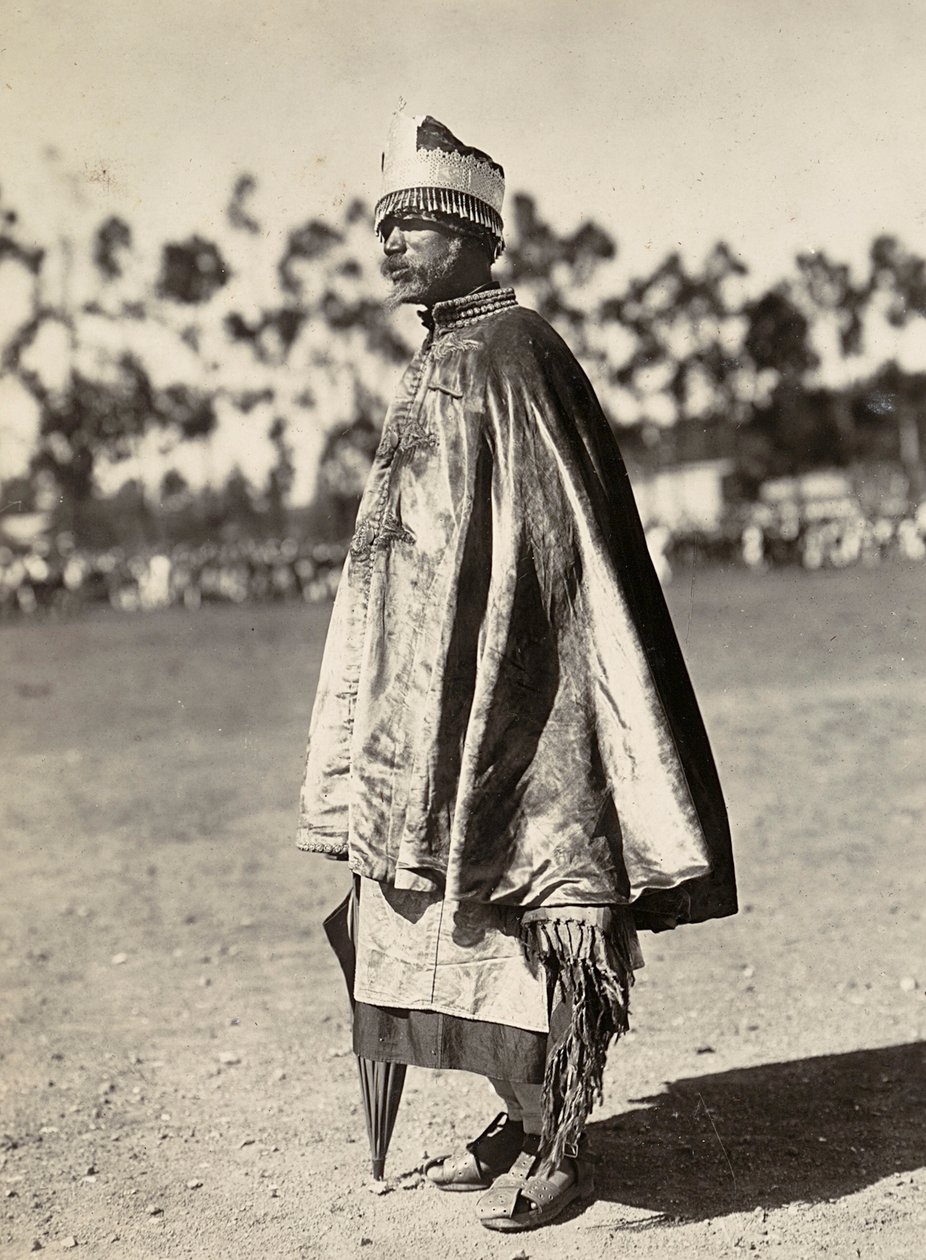 फासीवादी युग में 'बिल्डिंग ए एम्पायर': कॉप्टिक पुजारी, 09/05/1936 (बी/डब्ल्यू फोटो) द्वारा मोडेस्टिनो बाल्डिनेटी