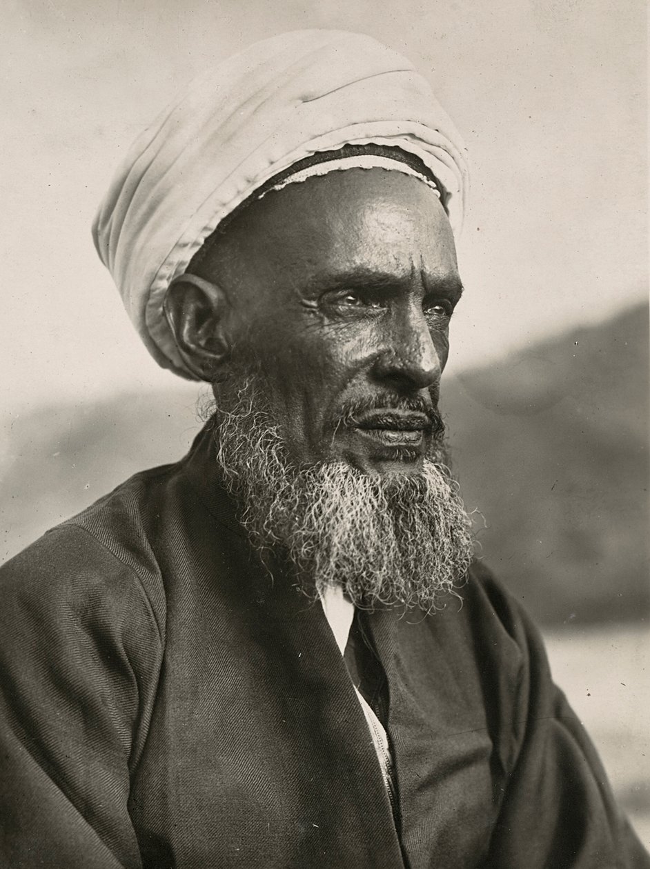 फासीवादी युग में 'बिल्डिंग ए एम्पायर': ए मुस्लिम चीफ, 09/05/1936 (बी/डब्ल्यू फोटो) द्वारा मोडेस्टिनो बाल्डिनेटी