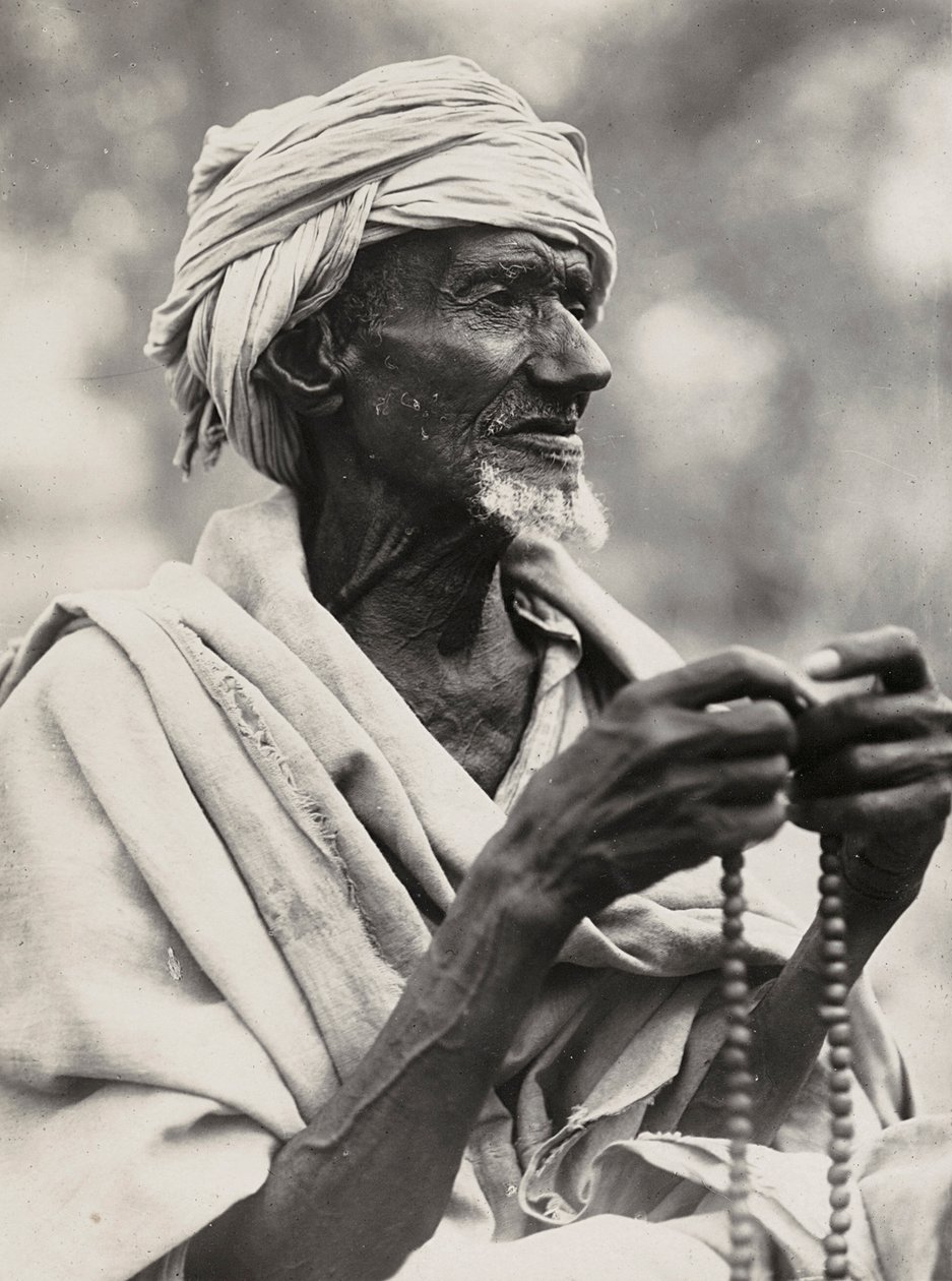 फासीवादी युग में 'बिल्डिंग ए एम्पायर': ए ओल्ड मुस्लिम चीफ, 09/05/1936 (बी/डब्ल्यू फोटो) द्वारा मोडेस्टिनो बाल्डिनेटी