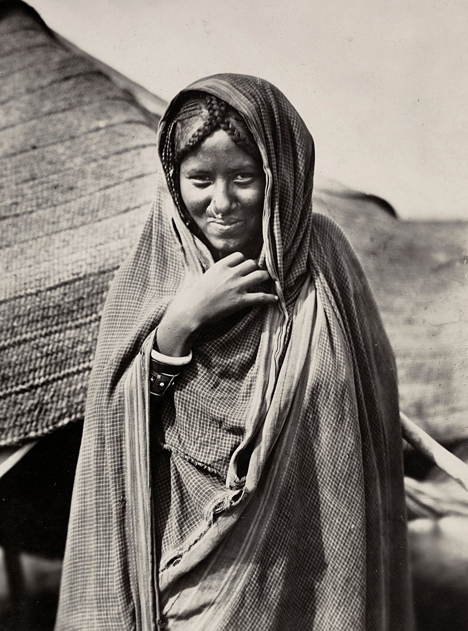 फासीवादी युग में 'बिल्डिंग ए एम्पायर': हबाब जनजाति की एक महिला, 09/05/1936 (बी/डब्ल्यू फोटो) द्वारा मोडेस्टिनो बाल्डिनेटी