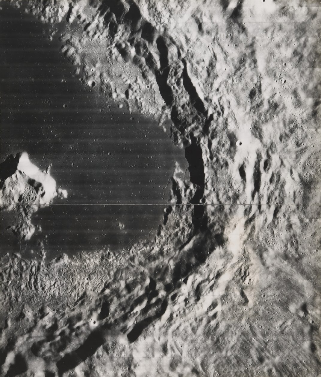 अपोलोन में चंद्रमा का सुदूर भाग, 1967। द्वारा नासा छवियाँ