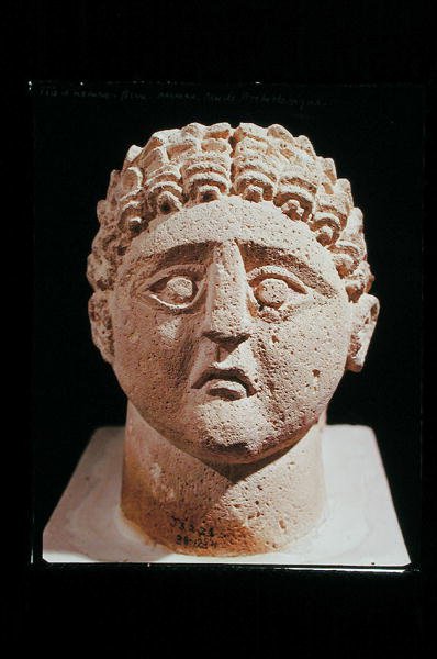 खिरबेट एट तन्नूर (चूना पत्थर) से एक आदमी द्वारा Nabatean