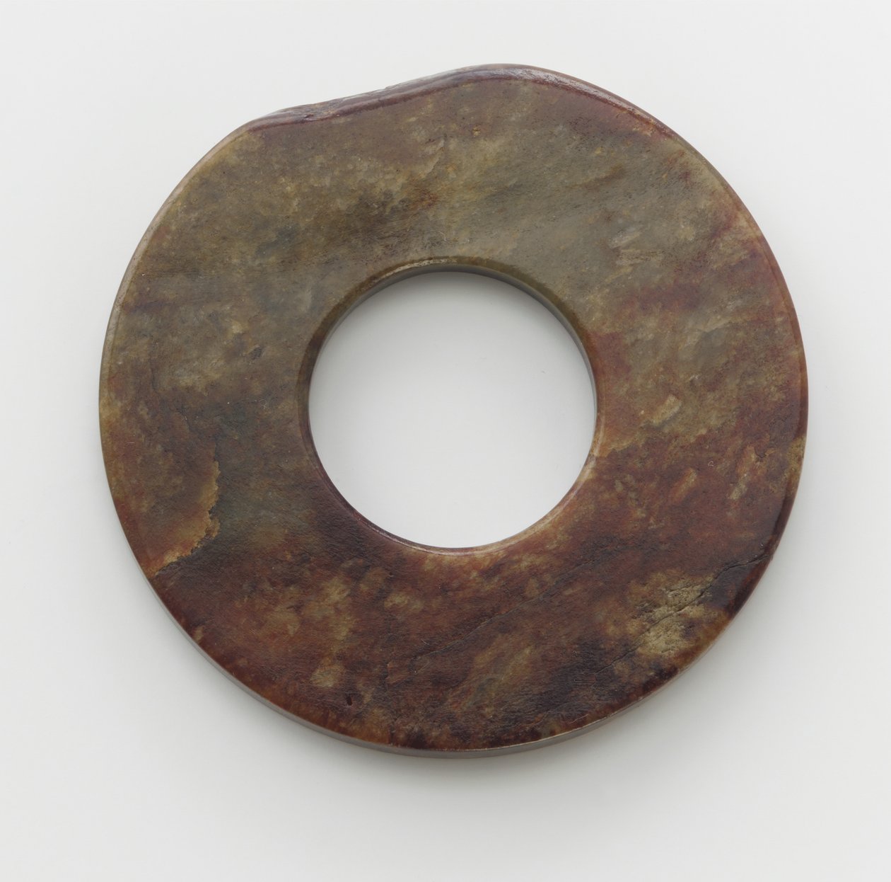डिस्क (द्वि) किजिया संस्कृति, c.2500-2000 ईसा पूर्व (जेड) द्वारा नवपाषाण काल चीनी स्कूल