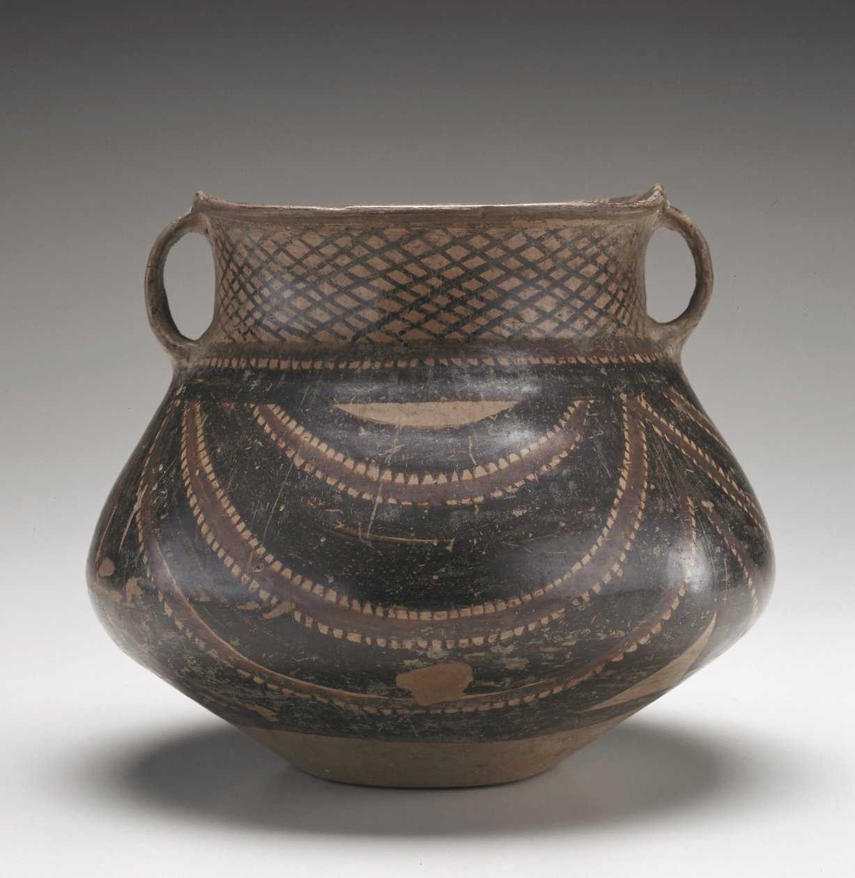 उर्न, गांसु प्रांत, c.2000 ईसा पूर्व (सिरेमिक) द्वारा नवपाषाण काल चीनी स्कूल
