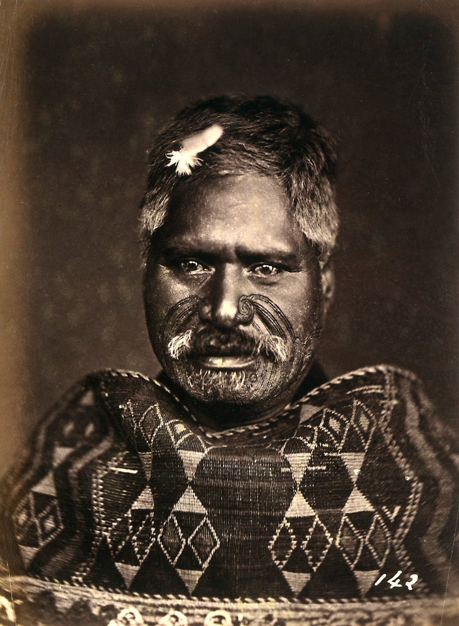 टाट वाले चेहरे के साथ एक माओरी का चित्र, c.1886-88 द्वारा न्यूजीलैंड फोटोग्राफर