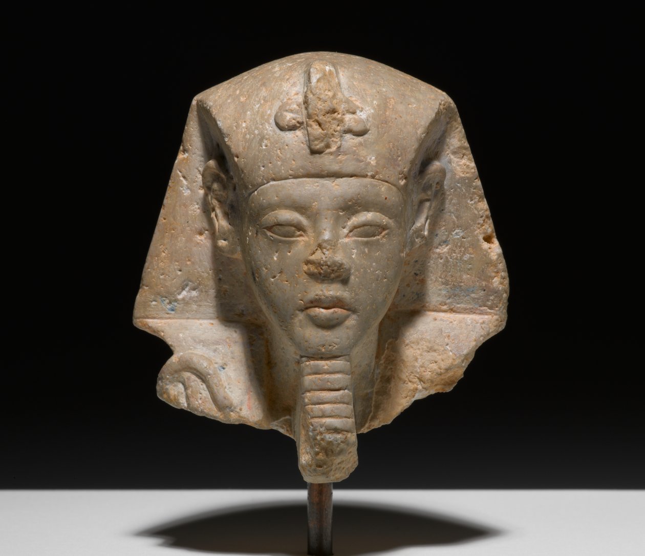 अचेन्स्टन की शबती से सिर, c.1352-1336 ईसा पूर्व (चूना पत्थर) द्वारा न्यू किंगडम मिस्र