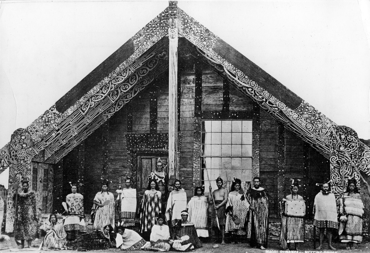 माओरी असेंबली या मीटिंग हाउस, c.1863-80 द्वारा न्यूजीलैंड फोटोग्राफर