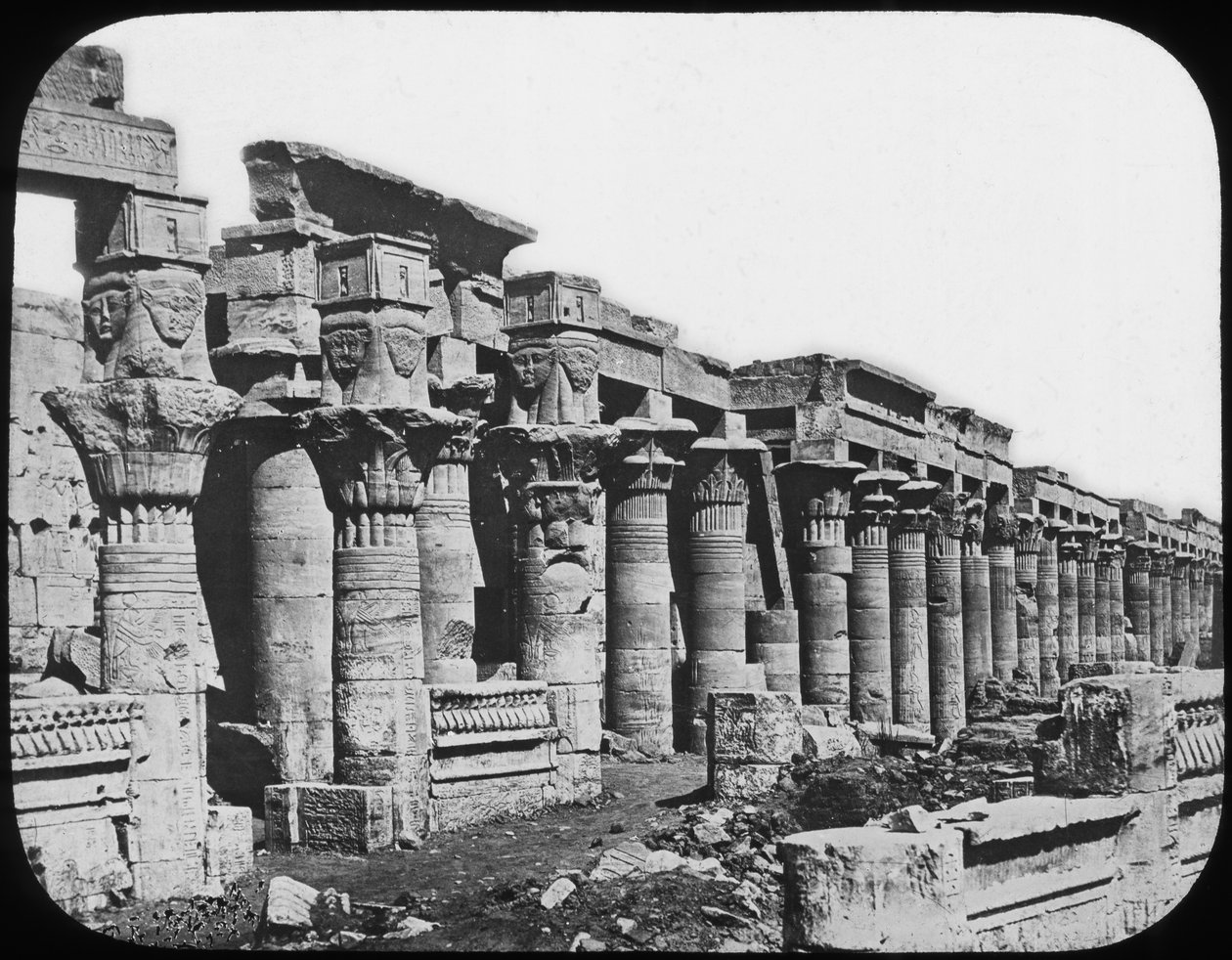 कोलोनेड, फिला मंदिर, मिस्र, c1890 द्वारा न्यूटन और सह
