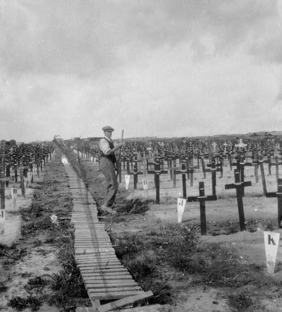 हुग क्रेटर कब्रिस्तान, Ypres के पास, बेल्जियम, प्रथम विश्व युद्ध, c1917-c1918 द्वारा कोकिला और सह