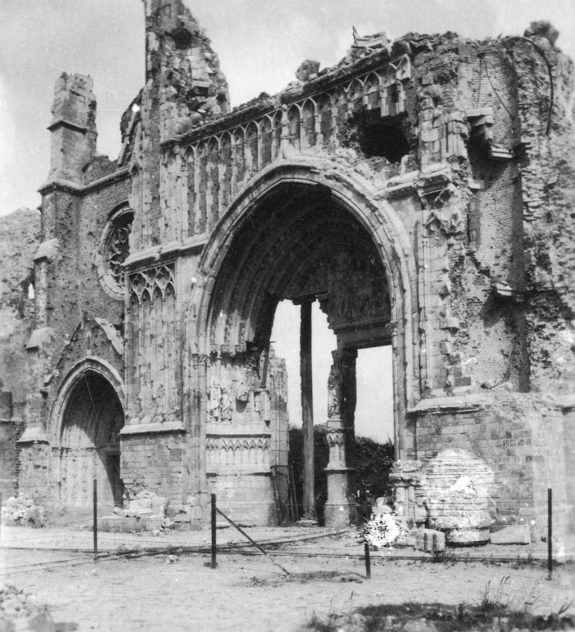 कैथेड्रल, Ypres, बेल्जियम, प्रथम विश्व युद्ध के खंडहर, c1914-c1918 द्वारा कोकिला और सह