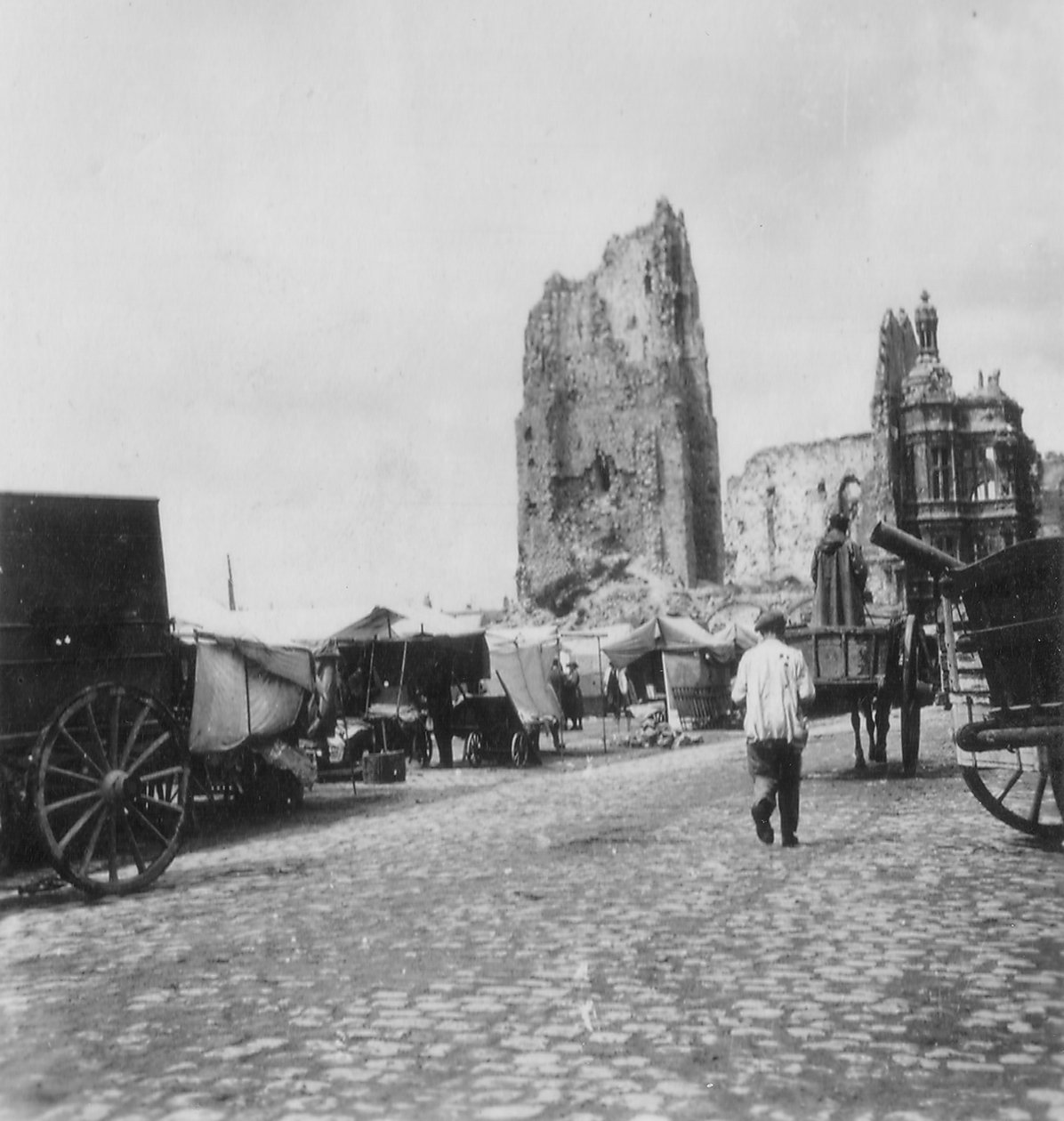 होटल डी विले, अर्रास, फ्रांस, प्रथम विश्व युद्ध, c1914-c1918 द्वारा कोकिला और सह