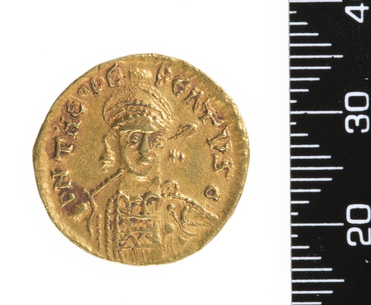 सिक्का (पश्च) c.534-548 (सोना) द्वारा ओस्ट्रोगोथिक ओस्ट्रोगोथिक