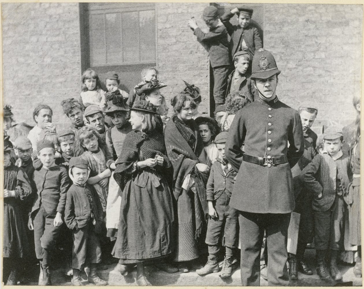 लंदन पुलिसकर्मी का अंतिम संस्कार, 1894 द्वारा पॉल मार्टिन