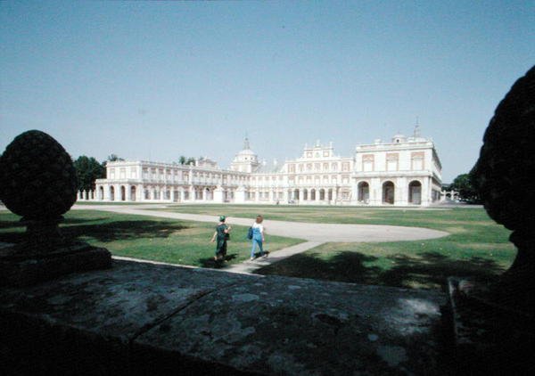 रॉयल पैलेस और उद्यान, 1715 से बनाया गया (फोटो) द्वारा पेड्रो कारो इदरोगो