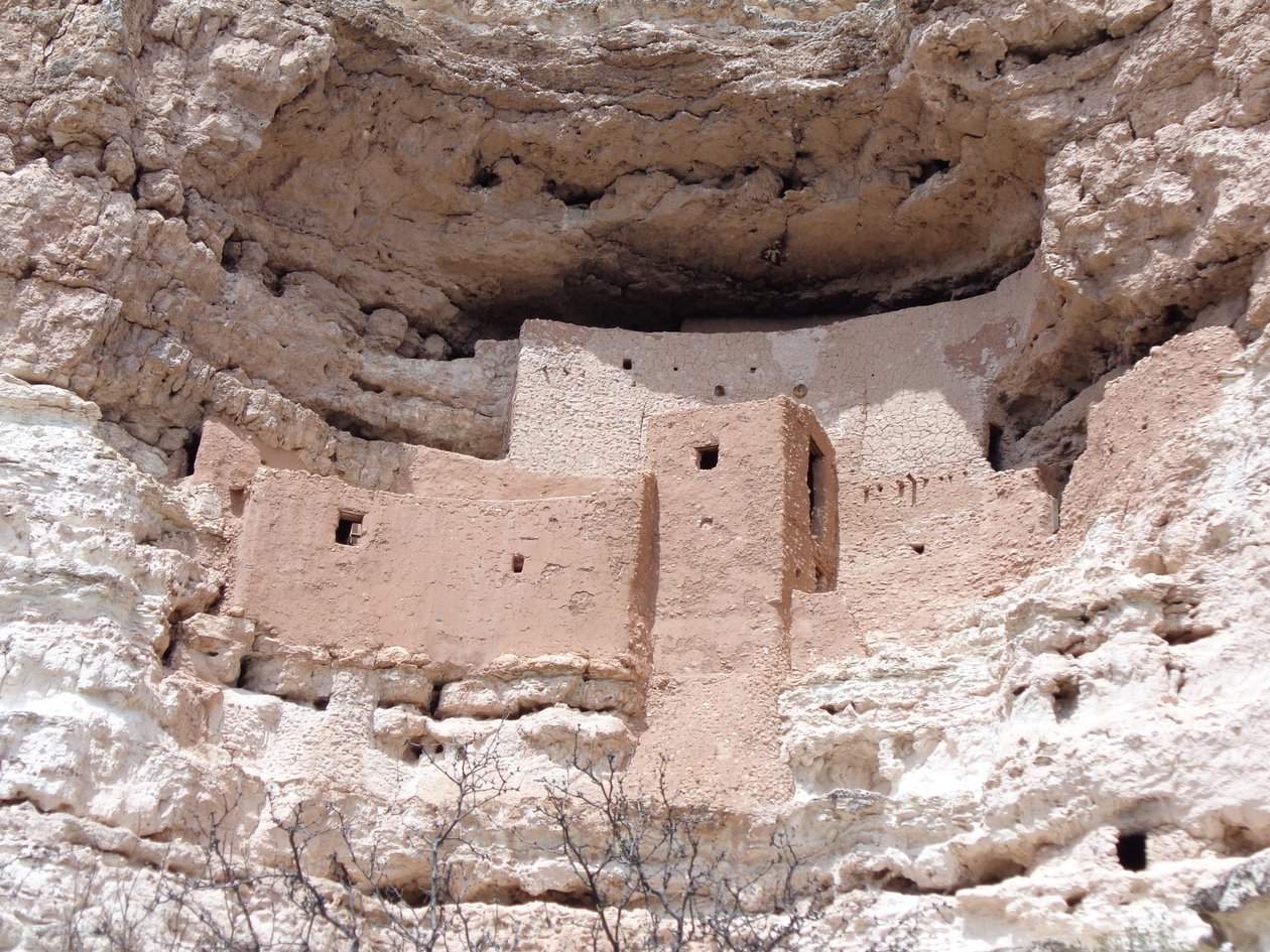 ARIZONA MONTEZUMA CASTLE, 2014, (फोटोशॉप) द्वारा पीटर मैकक्लेर