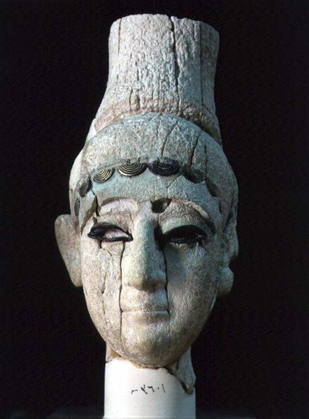 एक राजकुमार या उगरिट की राजकुमारी (110899 और 200008 भी देखें) द्वारा Phoenician